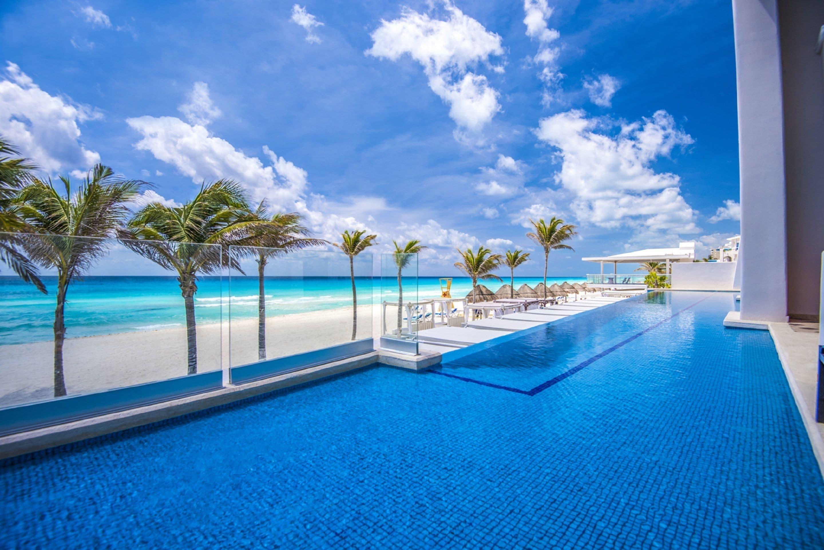 Suíte Júnior Infinity à Beira-mar com 1 Cama King-size e Acesso Direto à Piscina
